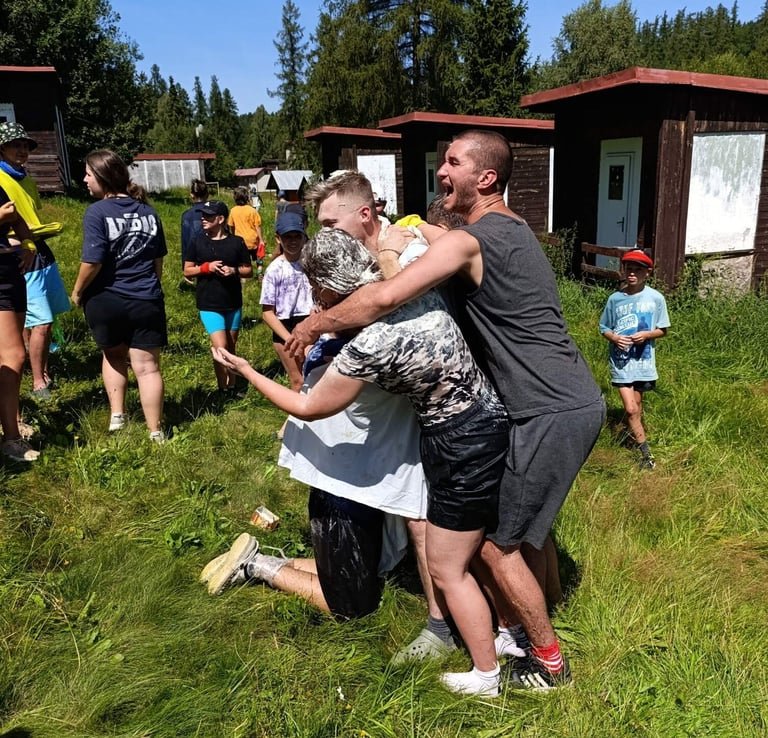 Táborová hra s dětmi v přírodě